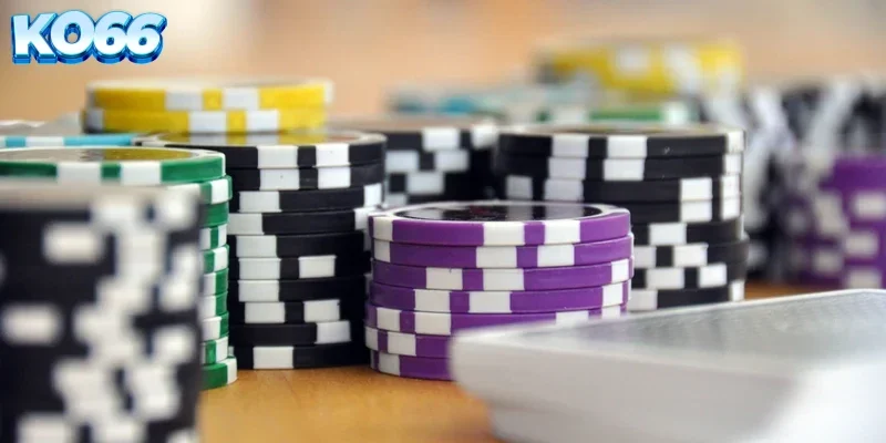 Giao diện bàn chơi Poker trực tuyến tại nhà cái KO66 với các tùy chọn cược trực quan